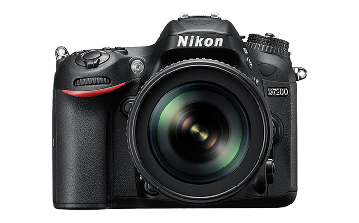 Nikon_D7200_18_105_front.png